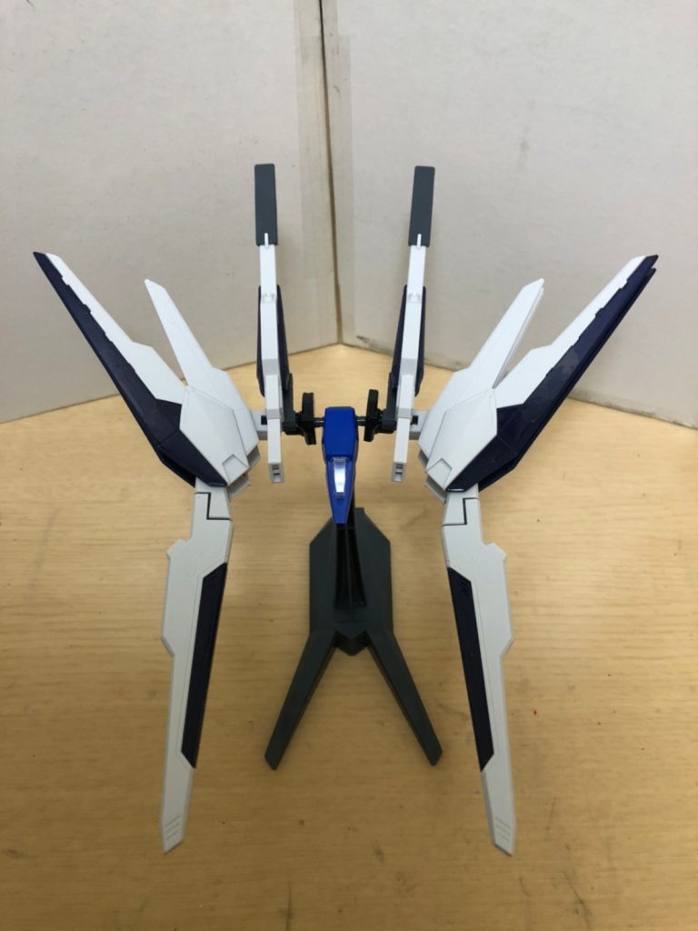 無人支援機「コア・ルシファー」システムの補助で戦場でも換装を可能とする無人支援機。機首を覗くユニットの装備でそれぞれ呼び名が変わる。