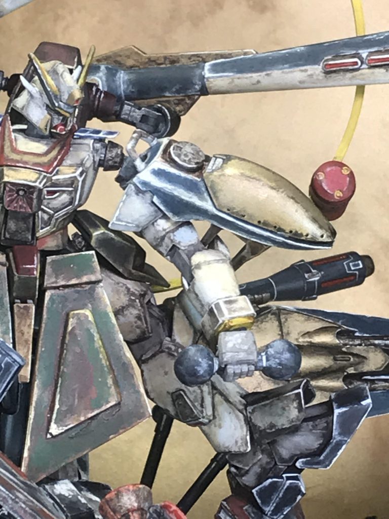 雷神のポージングをとらせる為に肩と股関節に関節を入れました。それでもなんかポーズが決まらないので横幅を出してあります。その為、素立ちがまるでカッコ悪くなりました。今回は固定ポーズにしてもよかったのですがちゃんと色々なポーズが取れるようにしてあります。(ポージングを変える事はないと思いますが)背部のシュラークにもボールジョイントを仕込んで表情がつけれる様に変更しています。