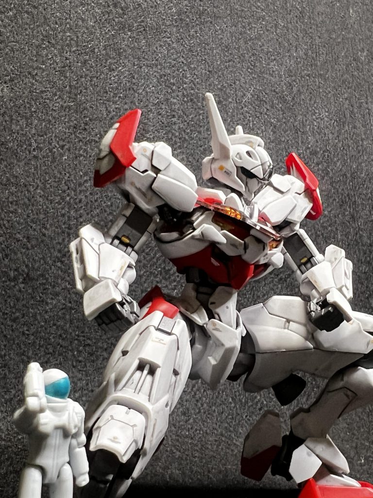 ガンダムルブリスを塗装しました。この機体を見た時からこれは決めていました。主人公機体っぽいカラーリングで水転写デカールを貼ってウェザリング。いつも通りの制作で頑張って見た。