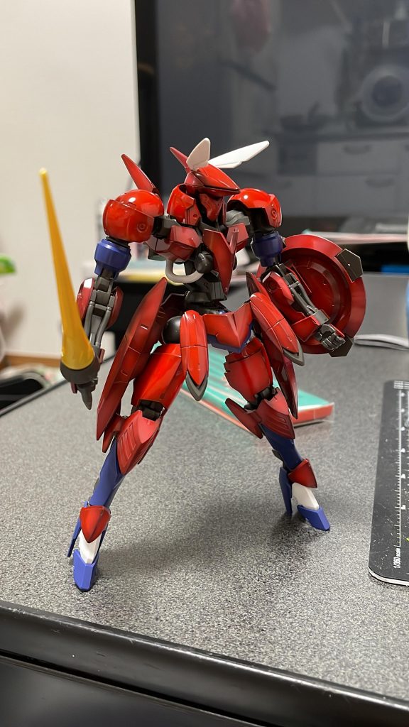 今回のテーマは塗装だけでどんだけ印象変えられるか試したかったので、まずは赤い部分だけ塗装し、一旦仮組み。こうやってみると、ランスや羽はエッジビンビンにしたかったなと思います😅