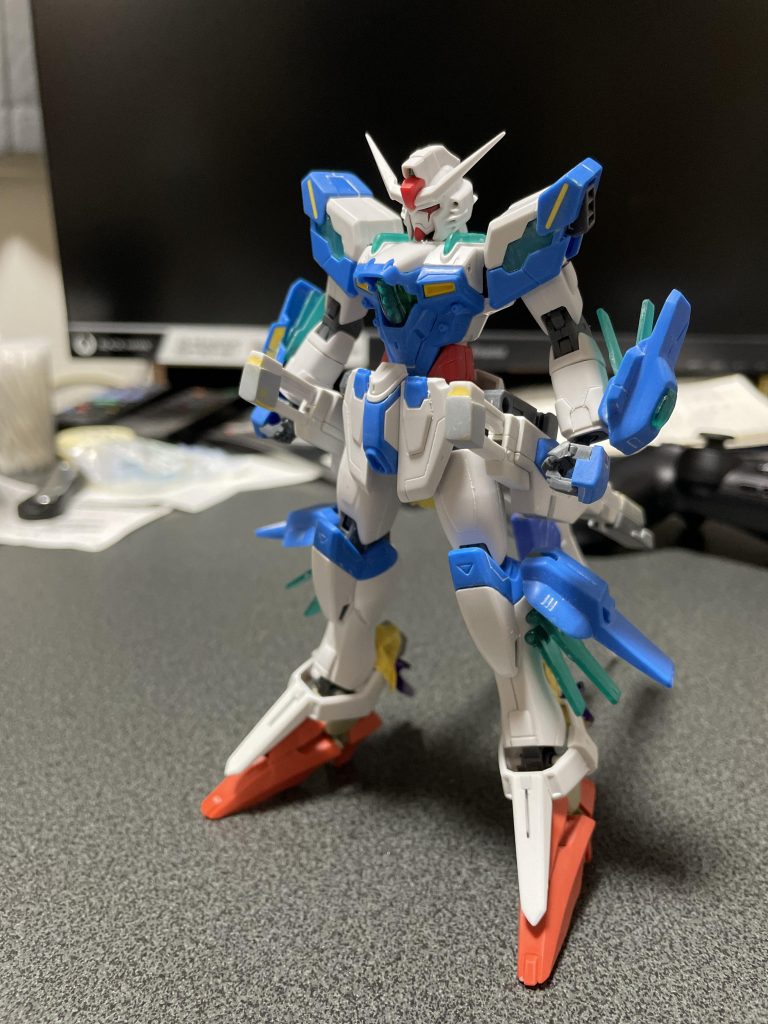 足は少しベタッとしていてつま先も丸く何か物足りなかったのでスローネツヴァイの足を使い高さを出してつま先もも尖りこれでやっとしっくりきました！