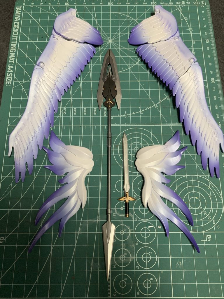 羽根と武器です