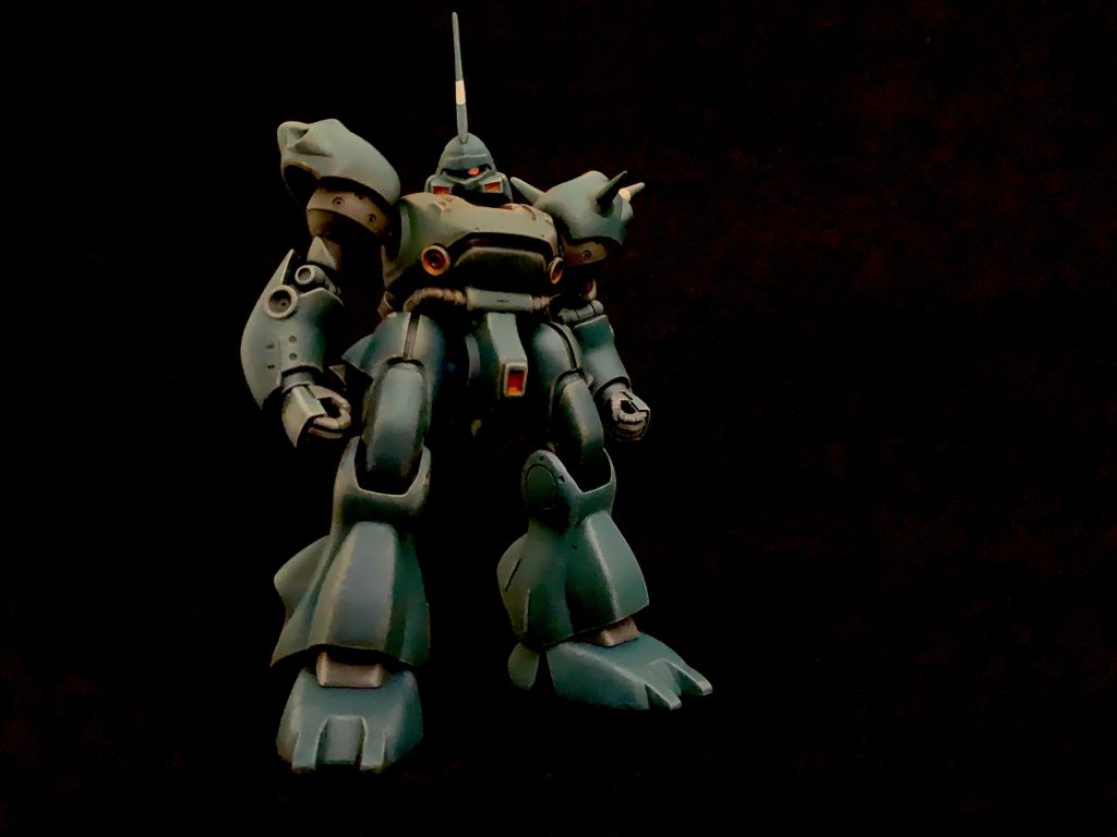 モノアイを設置して、塗装して完成。ドライブラシすると雰囲気がグッと良くなりました。旧キットのケンプファーのポテンシャルの高さを感じました。👇改造動画はこちら👇https://youtu.be/fnqDBaQGL3U