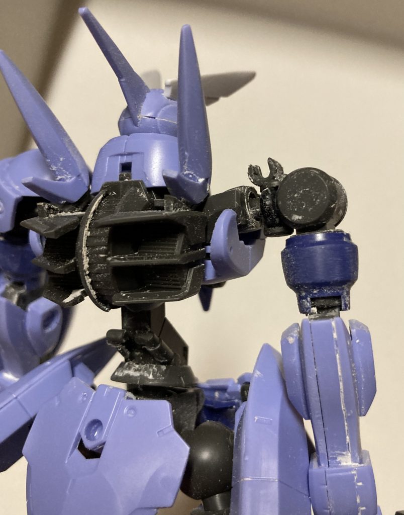 肩のフレーム肉抜きをアルミ線で埋めました