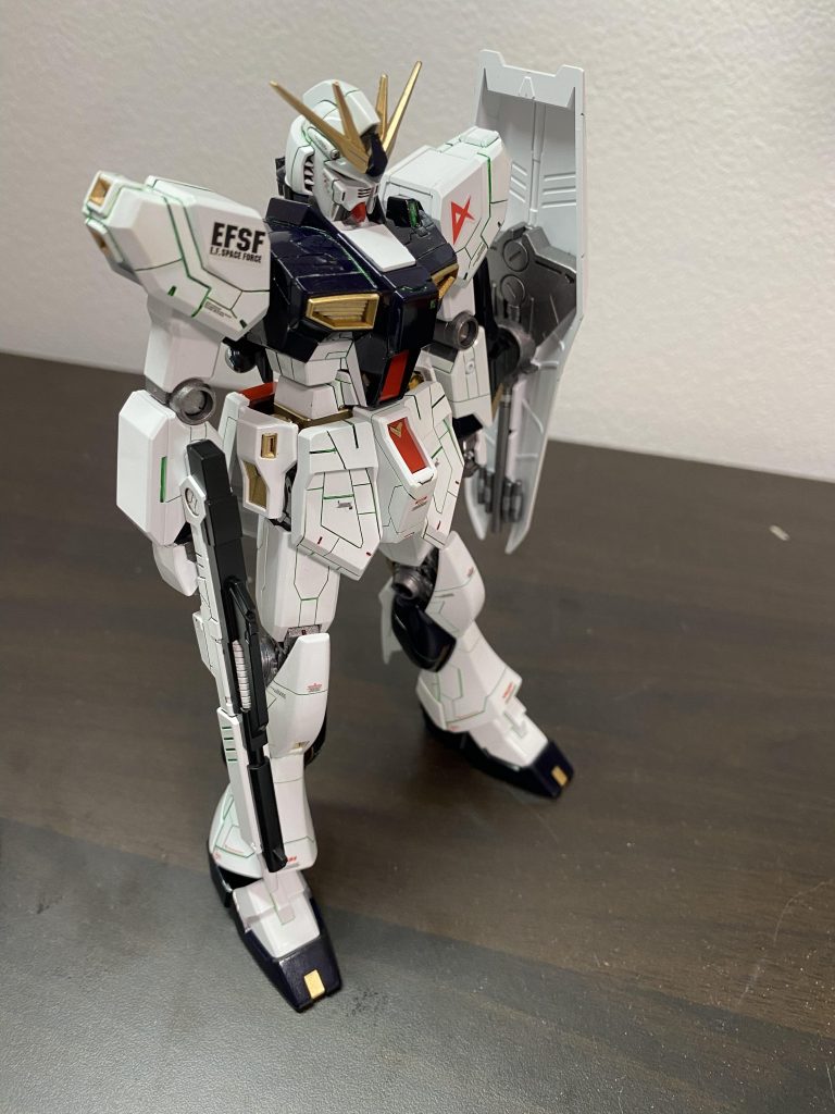 バックパックは、息子の攻撃を被弾して吹き飛びました。