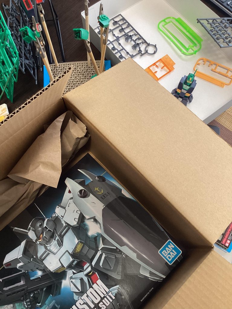 ネモ作ってる最中に届いたジムカスタム。