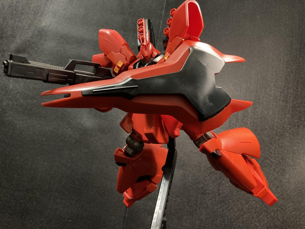 あるアーケードゲームでは強かったり、あるPSゲーム中ではあまり見かけなかったり…ですが見た目はジオン機体の中でもトップクラスのかっこよさですね!