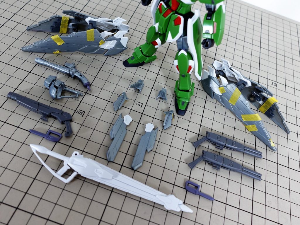 作成時の写真 その3フルクロスの胸部装甲はそのままだと収まりが悪いので上下で分割したりと結構切り刻んでます。