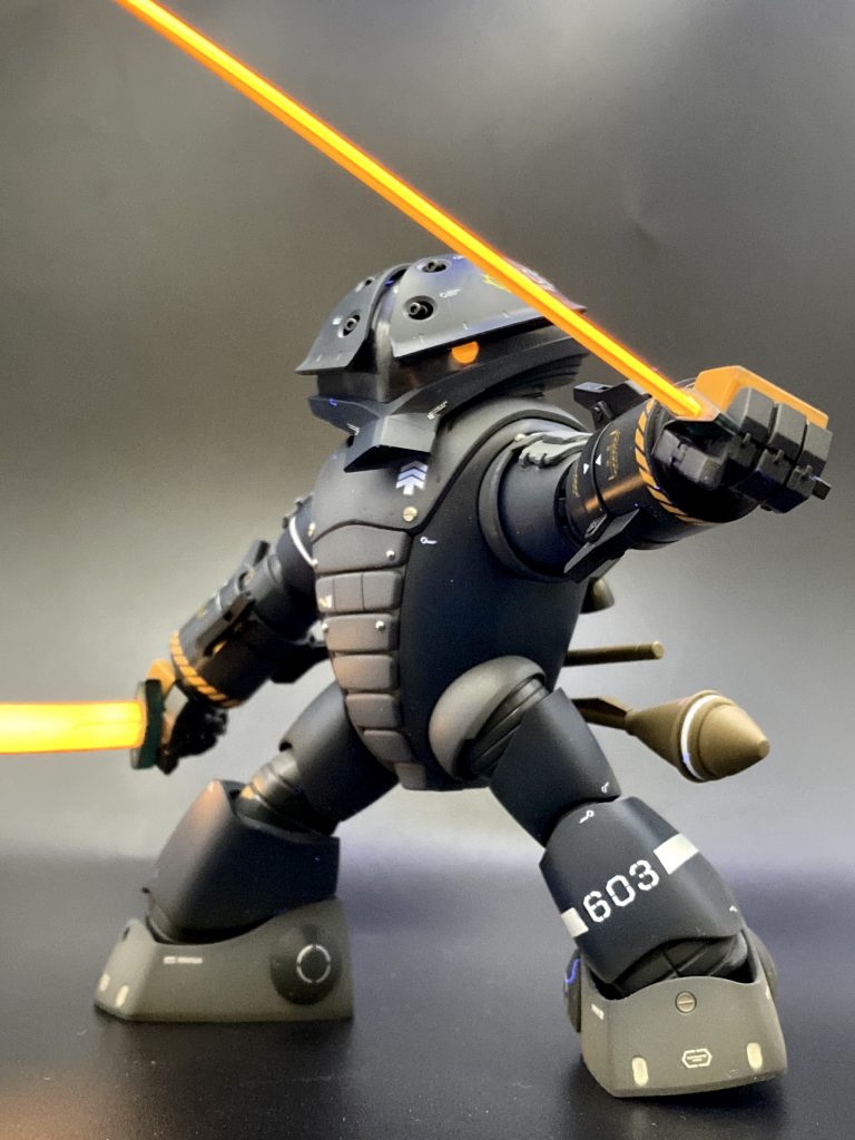 ゾゴックのハンドパーツなので、ヒートソードとグレネードも流用しています。　正直ミョルニルよりコッチの方がカッコイイですねw試作兵器という事で、603技術試験隊に評価試験名目で持ち込まれた失敗品…過去に試験したザクの上腕が反作用で崩壊、不採用になったものをアッガイに乗せ替えただけという妄想設定です。