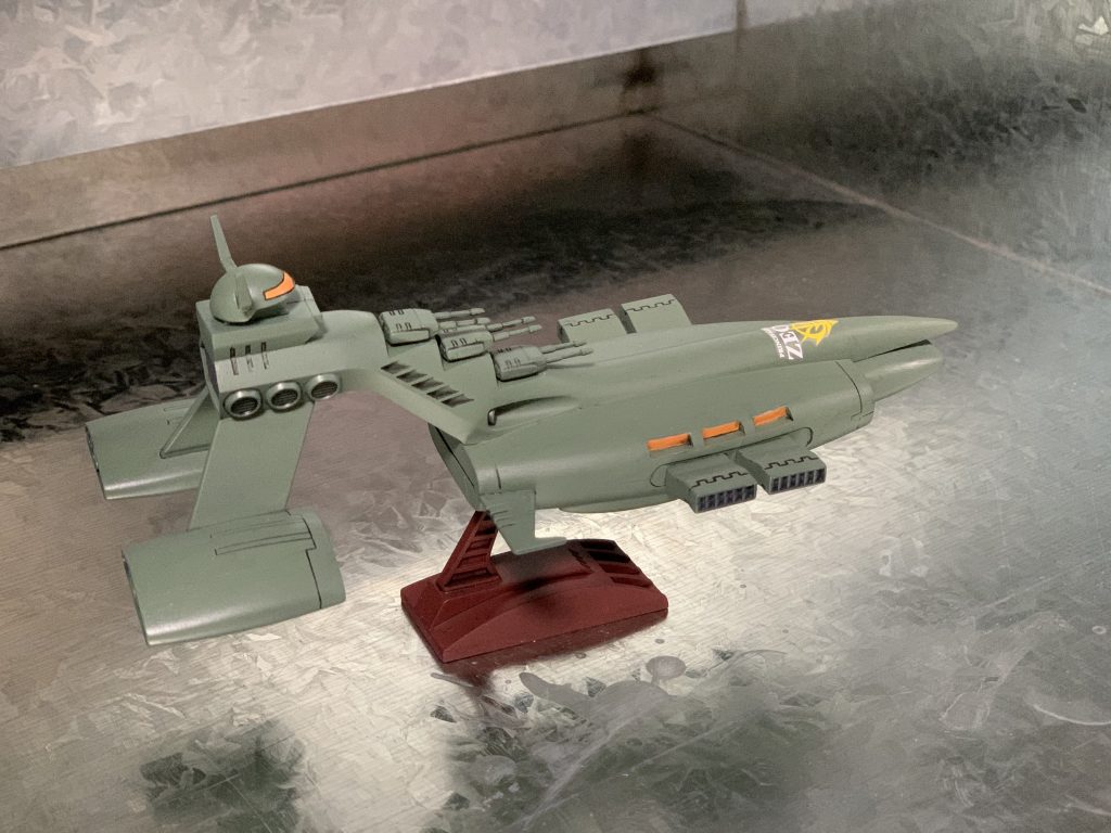 こっち側の三つの排気口と主砲近くの5個の窪みの墨入れ効果がけっこう気に入ってます。