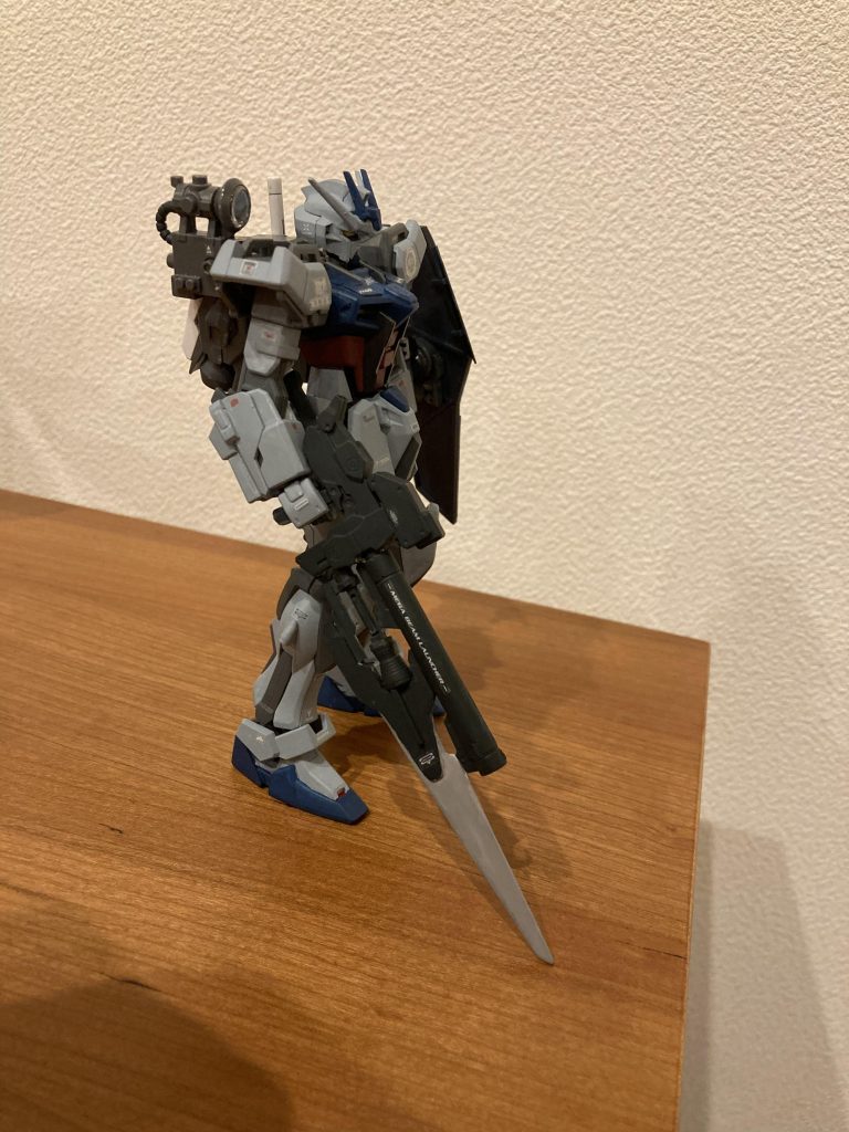 デカールは他のガンプラで余ったやつでそれっぽいのを貼りました。