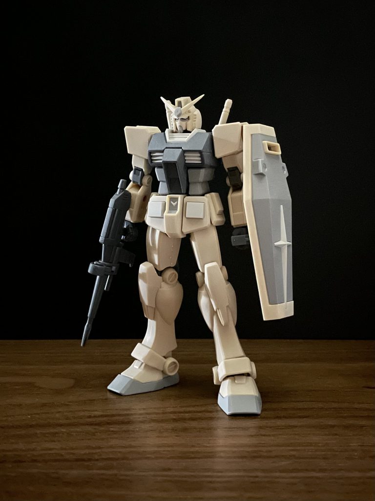 GUNDAM NEXT FUTUREのイベント限定で発売されたEGガンダム[クラシックカラー]。ベージュのランナーは卵殻プラスチックが使用されており、重みがあり卵の匂いがしました。