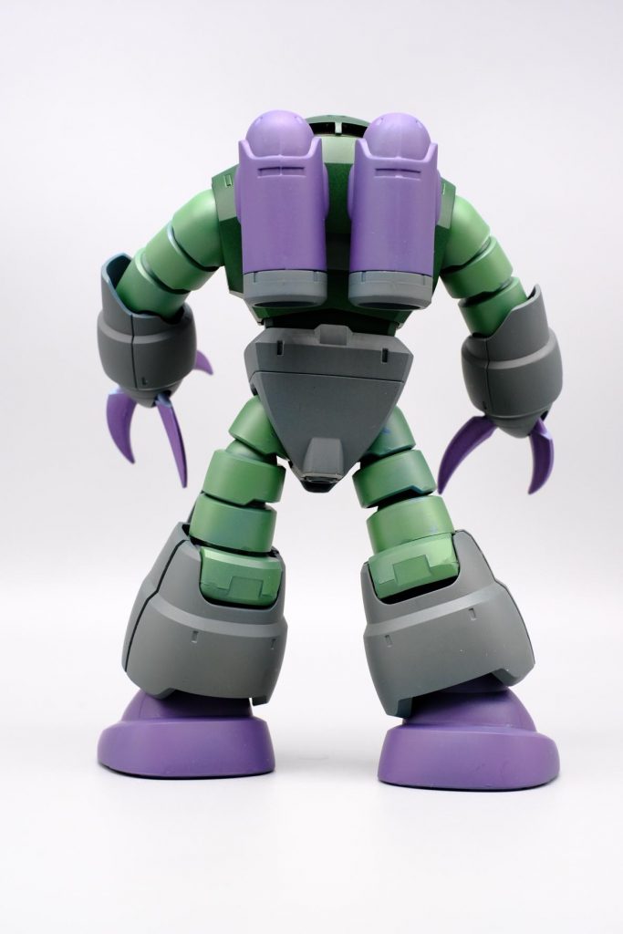 部分塗装の時はあまり見せたくない背中もチラリ。