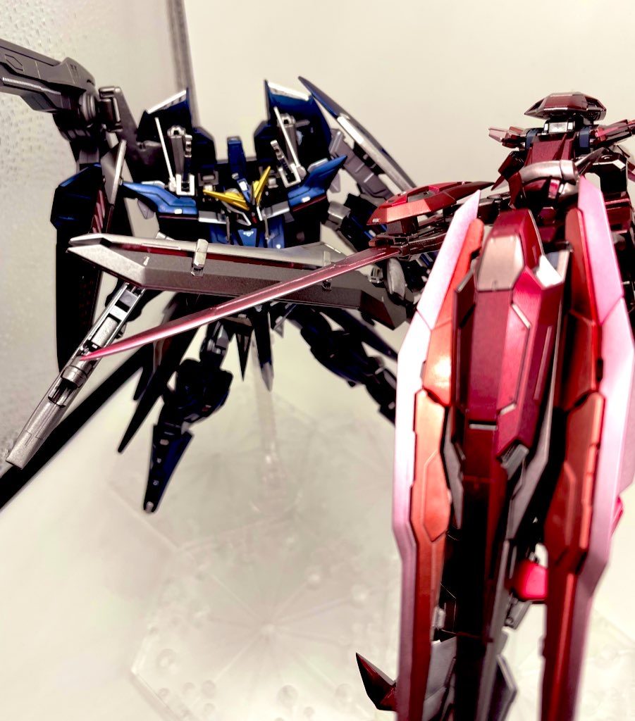 紅と蒼の色合いが気に入っています。