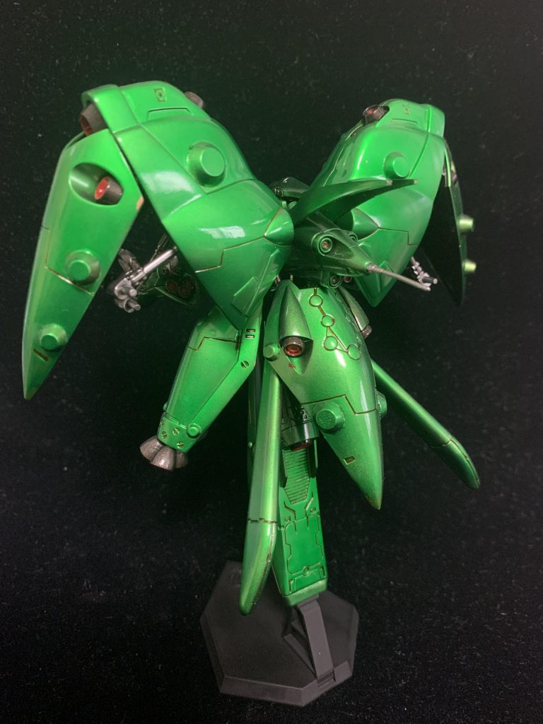 キット自体が結構簡素な作りだったので、市販の台形チップでディテール追加、塗装が厚塗りになるのを見越して、スジボリの彫り直しもしてます。