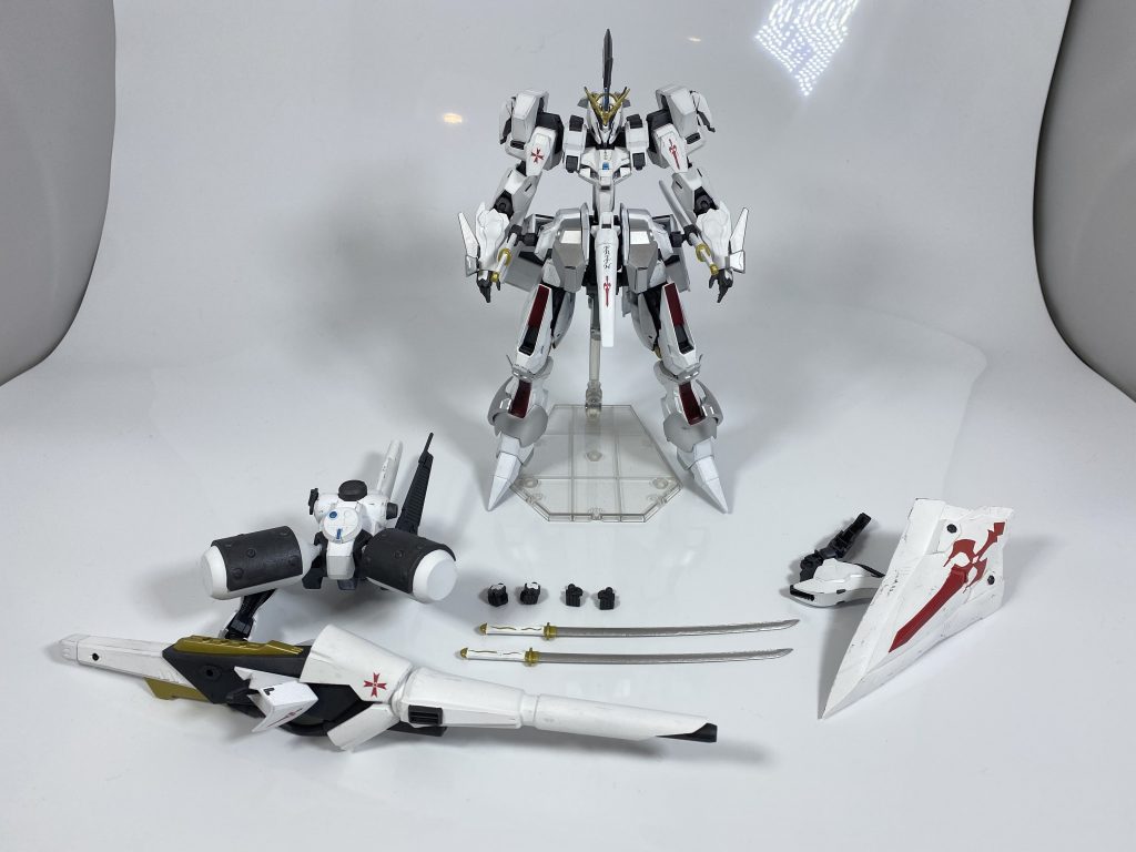 [スタティックディスプレイ]スタティックディスプレイッ！やらずにはいられないッ！ということで、スタティックディスプレイです笑武装も少なく、コンパクトな作品ですが、二つのイメージ元のらしさをうまく両立させられたかなとなかなか満足度の高い作品に仕上がってくれました😌