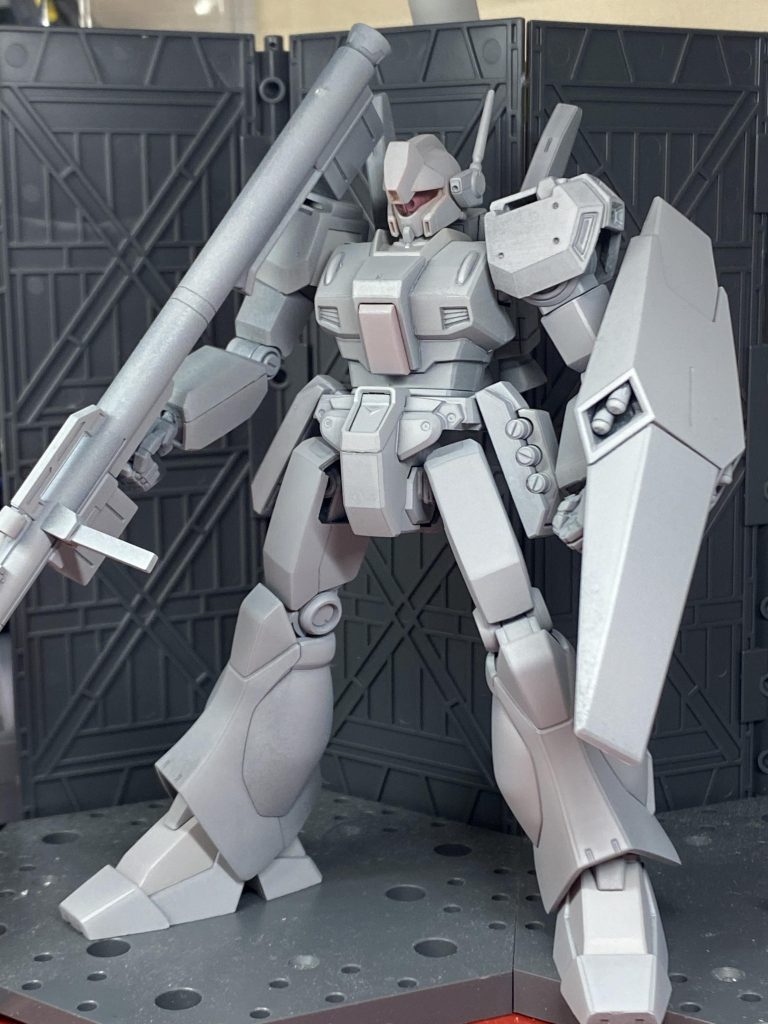 股関節はバトルアームズのパーツを使って、自然な八の字立ちが出来るように。これだけで、凄くカッコ良くなりますな。