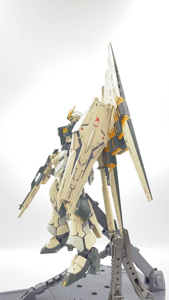 シールドのデカールは特に奇抜。ちょっと後悔してる部分でもあります(笑)