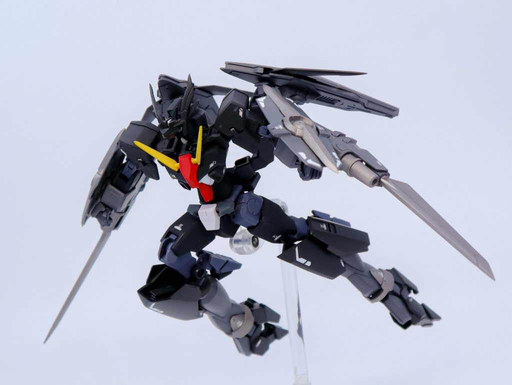 アーマー換装にも対応しており、他のアーマーを装備することで戦術の幅を広げることができる。