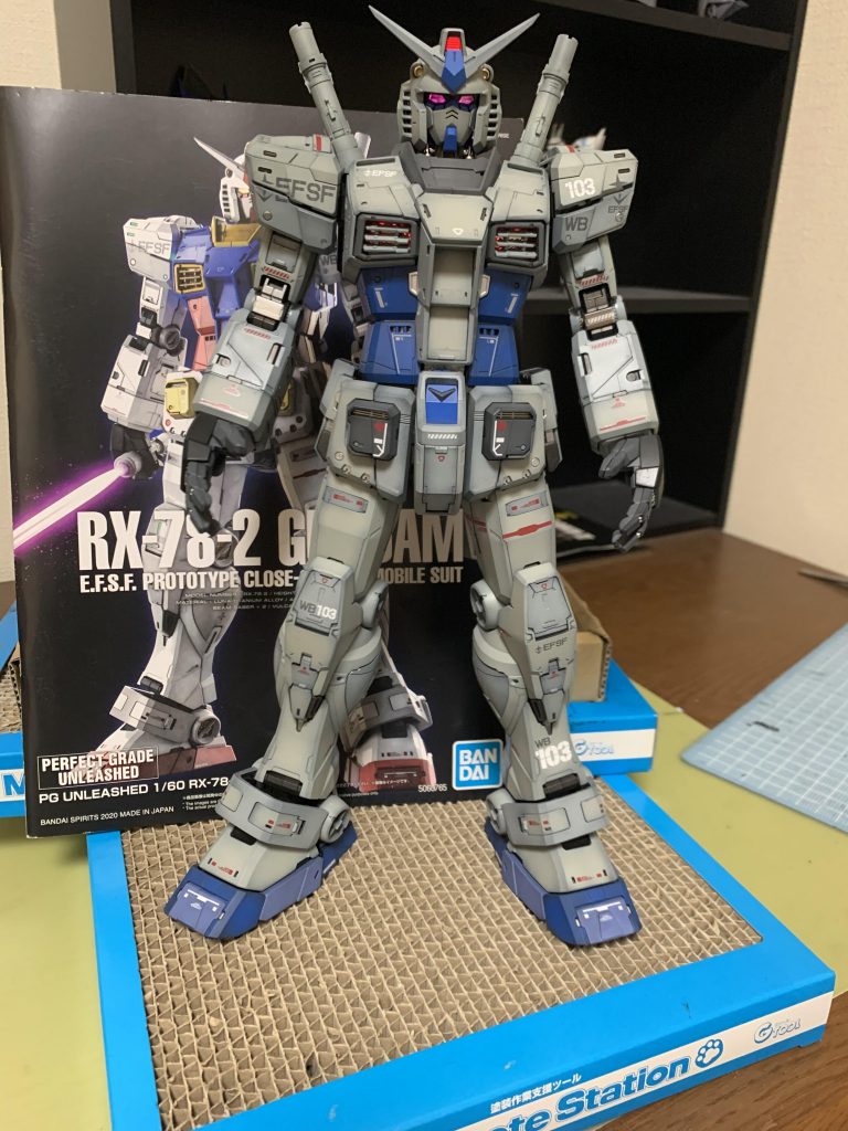 デカールもチマチマ貼りましたがグレーは同系色で目立ちません笑