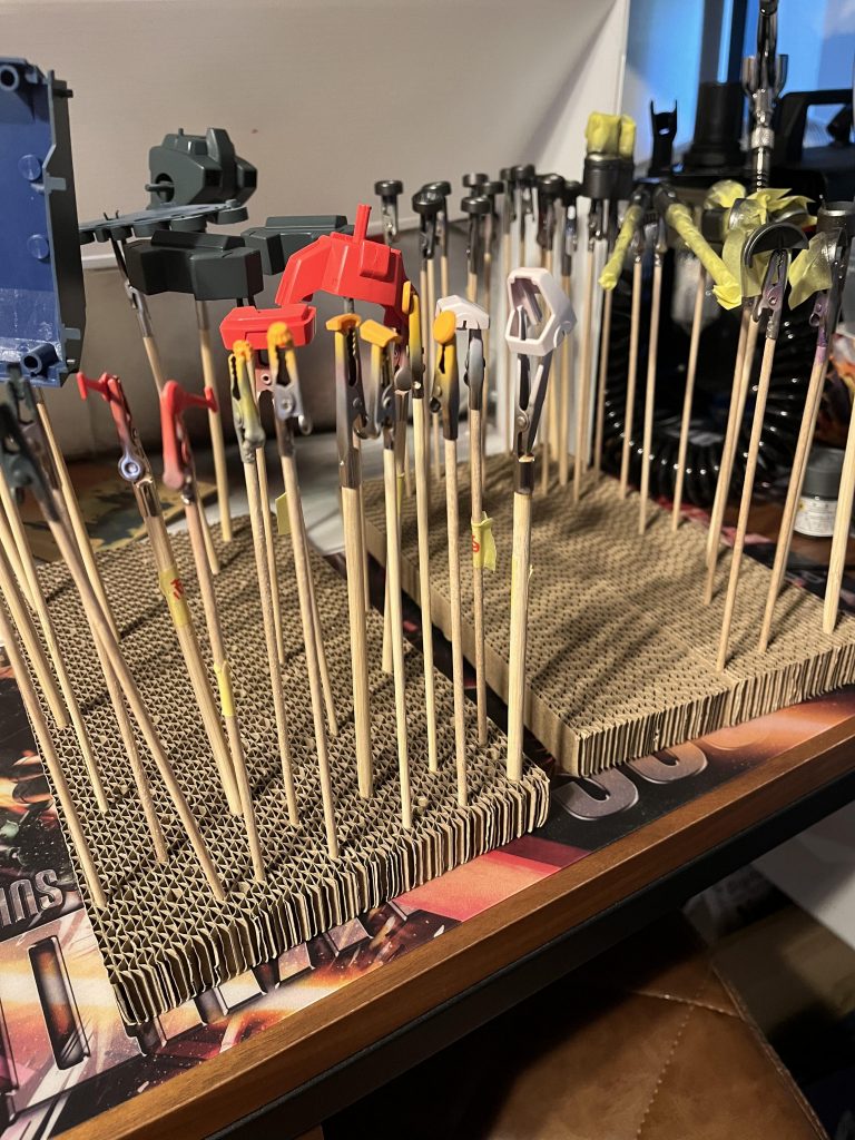 ハーマンレッドの発色好きかも。メタリック系の塗料はイマイチ仕上がりが想像しきれないなー。自分なりの色見本作ろうかな。