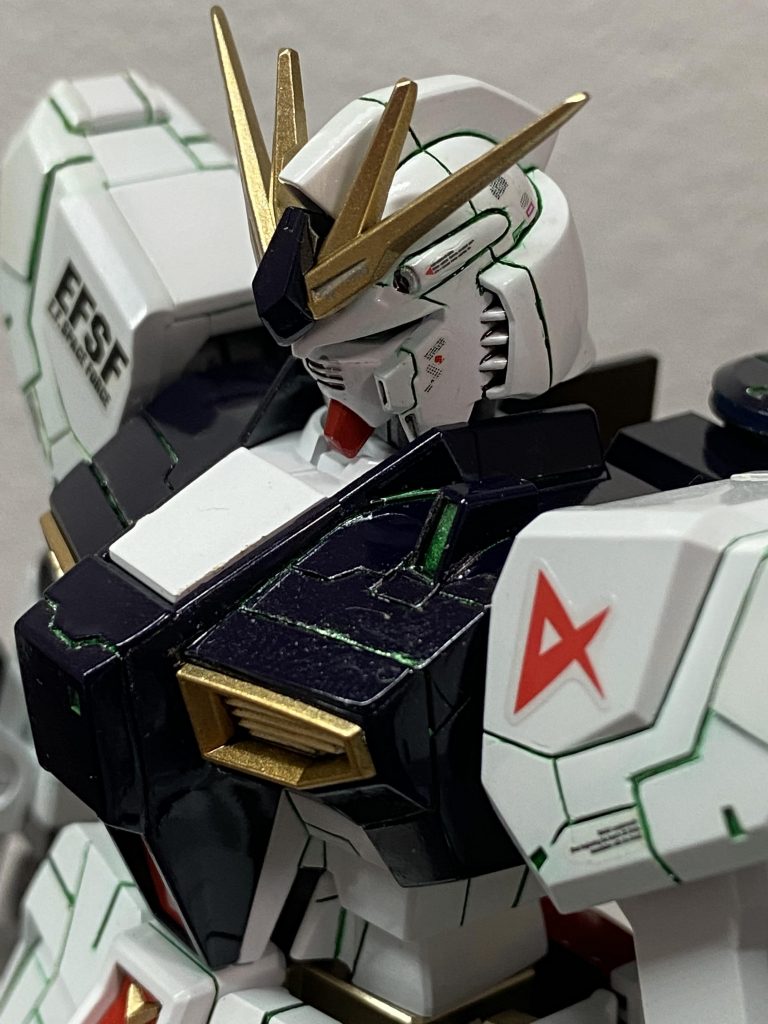 顔はマジでイケメンでした。水性ホビーカラーのホワイトは、凄い艶が出て綺麗なのですが、隠蔽力はあまり高くないです。 