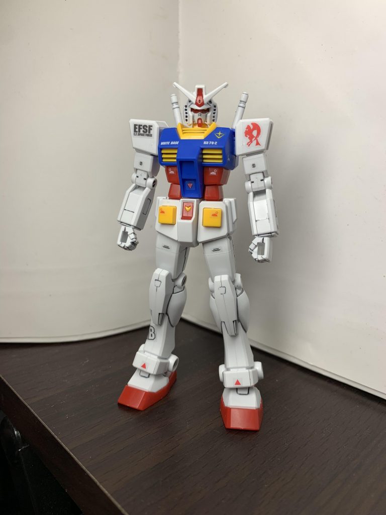 前面。高さは10センチ程でシールの付属はありません。EGに近い構成です。今回一緒にいただいたマーキングシールを使っています。