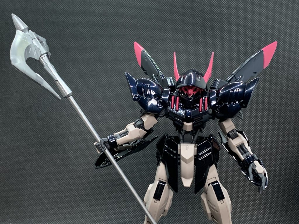 黒部分はガイアノーツさんのプリズムブルーブラックで塗装した後、ウレタンクリアーを使用してツヤッツヤにしてみました。