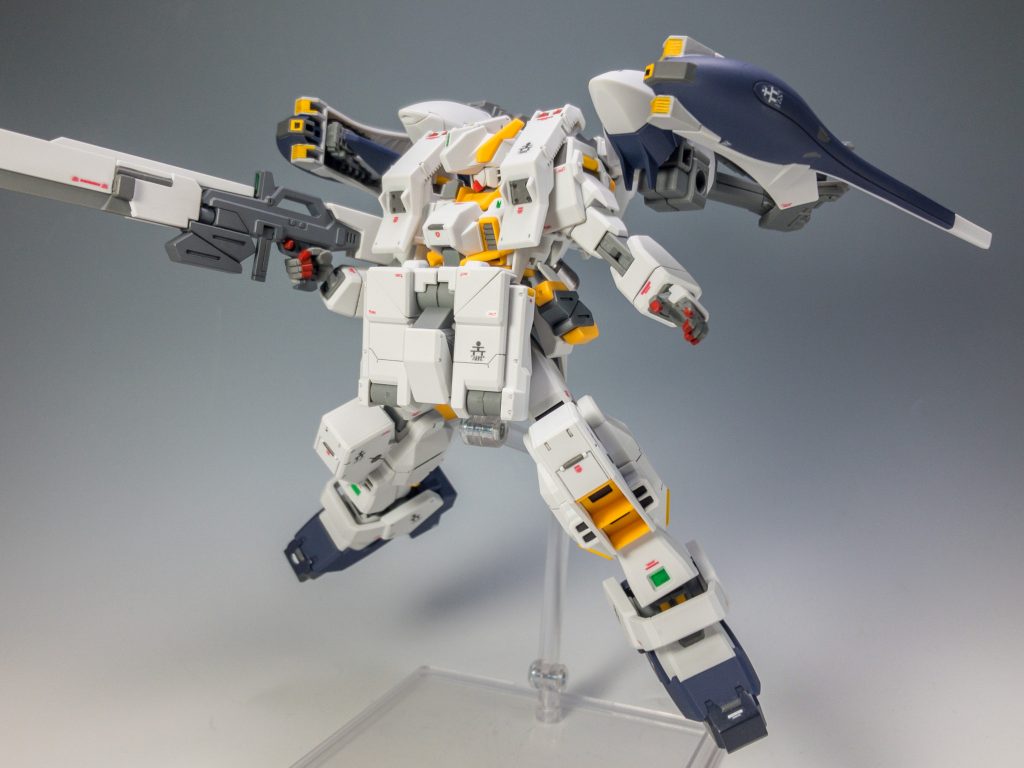 第四種兵装でポーズ。若干は取り回しが良くなりましたが、まだまだ背負いものが重いです。