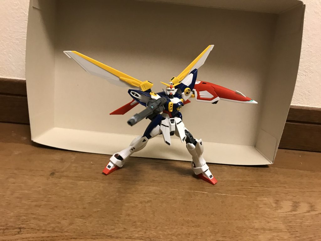 本機は、高い機動力とビームサーベルによる接近戦と一撃離脱戦法、バスターライフルの大火力による遠距離射撃戦と殲滅戦を得意とする。