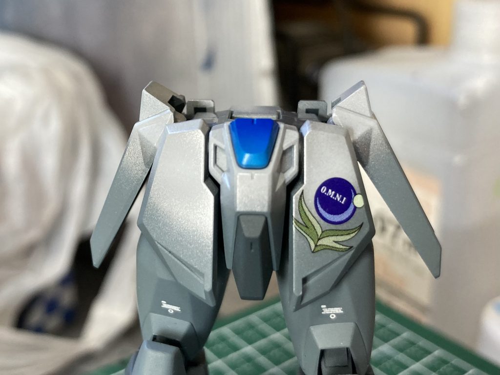 色の変わり目は、ディアクティブの色の上から、シルバー→ホワイトのグラデーションとなっています。仕上げは、グレーの部分はツヤ消し、色のある部分はツヤありのクリアーです。