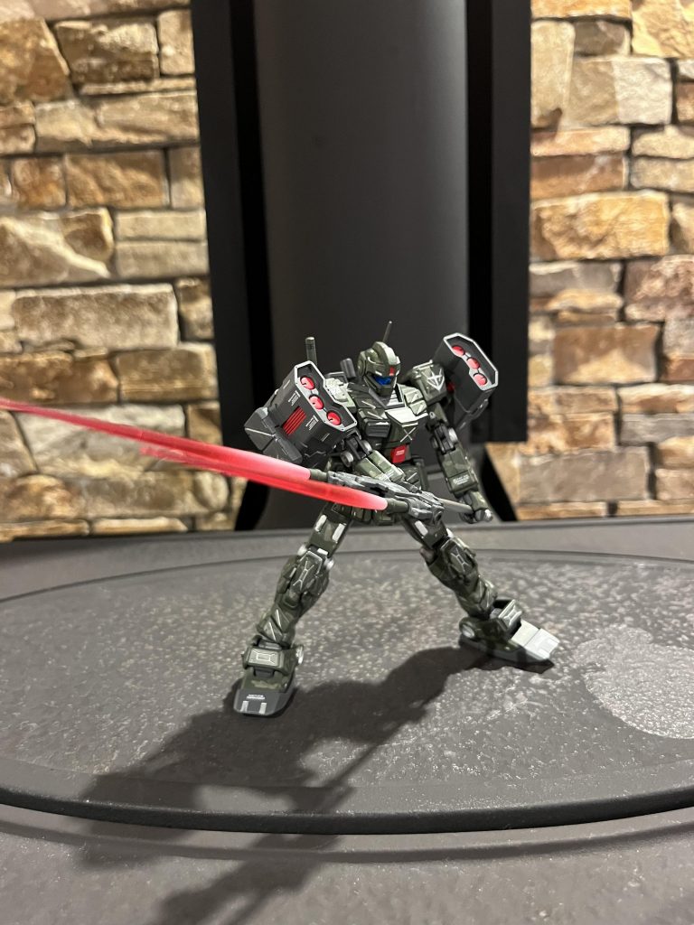 今回の使った塗料はミスターカラーのフィールグレーⅡ(オリーブグレー)とミスターカラーのブラックグレーそしてミスターカラーのハーマンレッドとミスターカラーのクールホワイトそしてミスターカラーのシルバーです。筆で迷彩柄にするのに使った塗料はミスターカラーのロシアグリーン2とミスターカラーのオリーブグリーンです。