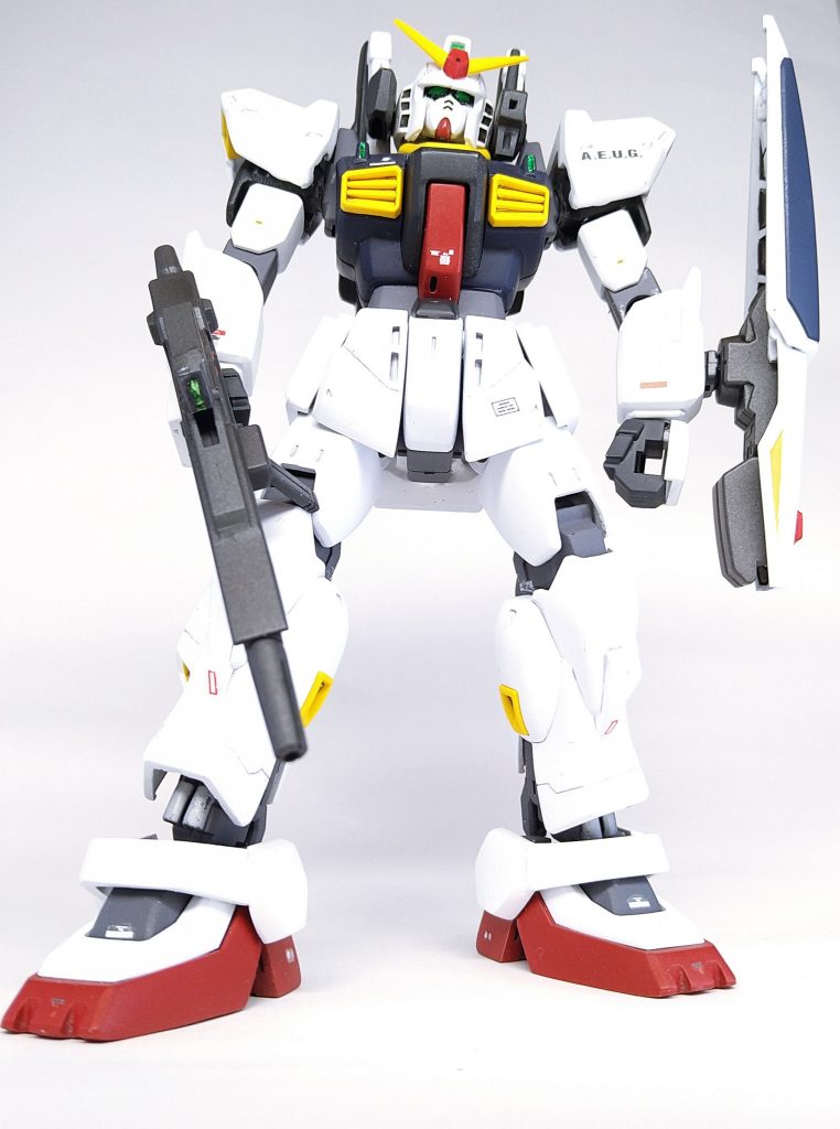 センサー部分はホイルシールを貼り付けた上からレジンを流してピカピカ加工しました。後はちょっぴりスジ彫りとマイナスモールドに挑戦しましたが仕上がりが荒いですね・・・