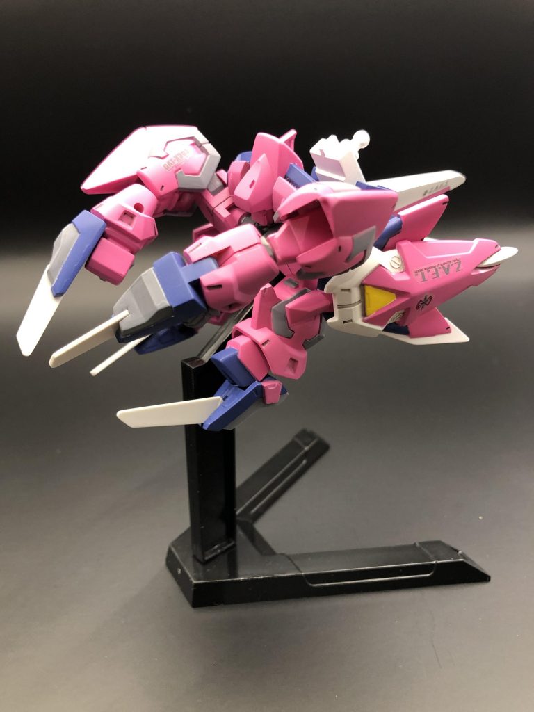 BB戦士で変形まで再現されていますが、全塗装だと塗装ハゲが起こるので変形には気をつけました。