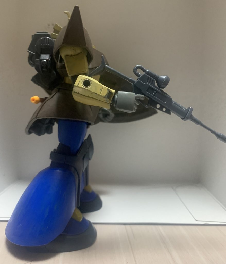 右サイドになります。多分シルエットはノーマルとキャノンの中間かと思います。