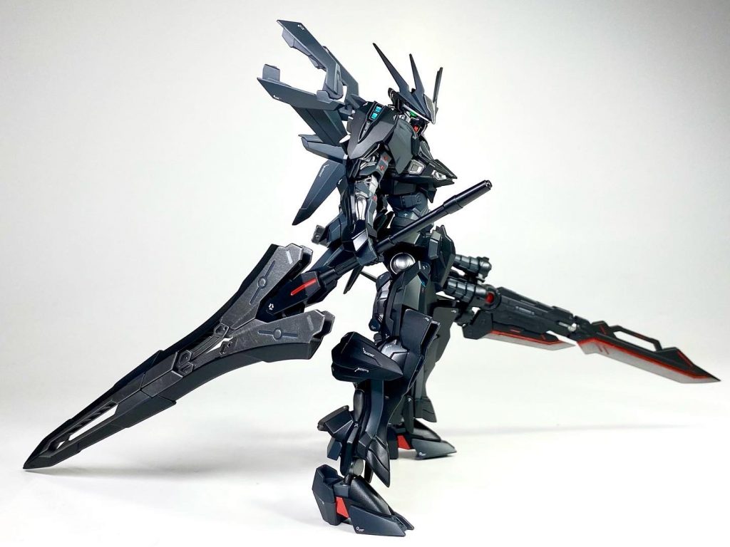 黒ベースのカラーリングにレッドポイントを入れています。