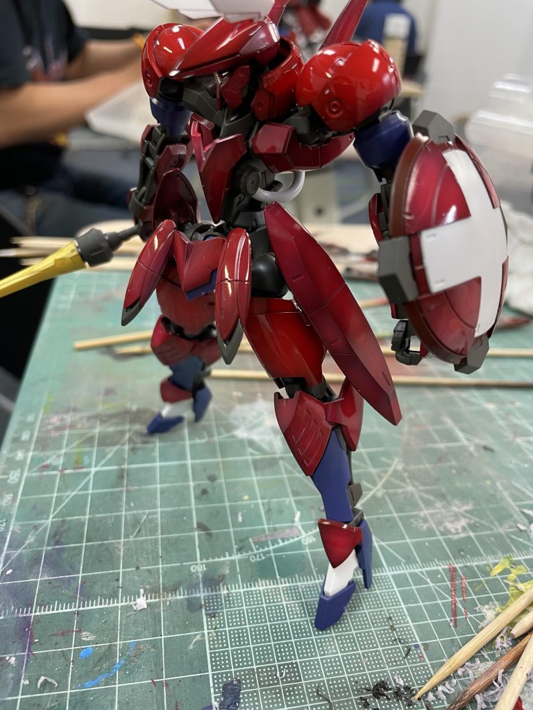 ジークルーネ、踵の幅のせいなのか、自立しにくいんですよね。次作る時は立ちが安定するよう踵を加工しようとおもいます。