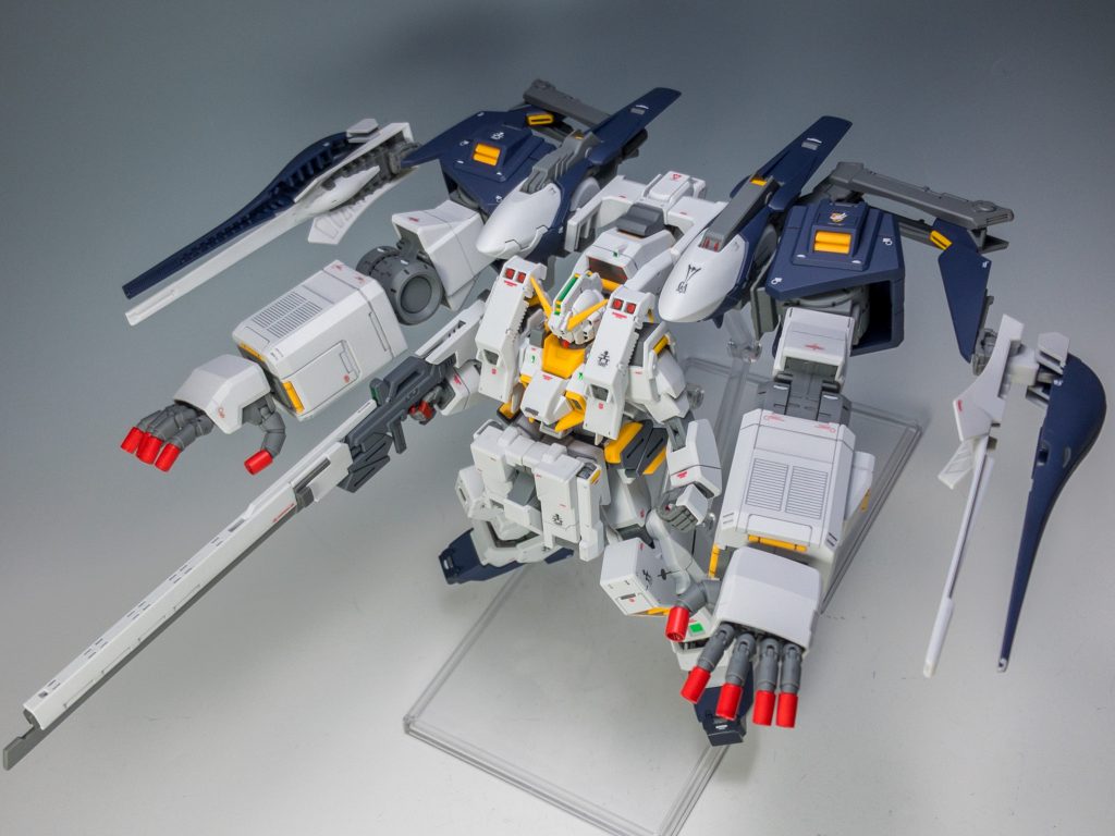 一斉射撃をイメージ。ウインチキャノンは差し替えで開閉できます。内部の塗装はサボりました(汗)