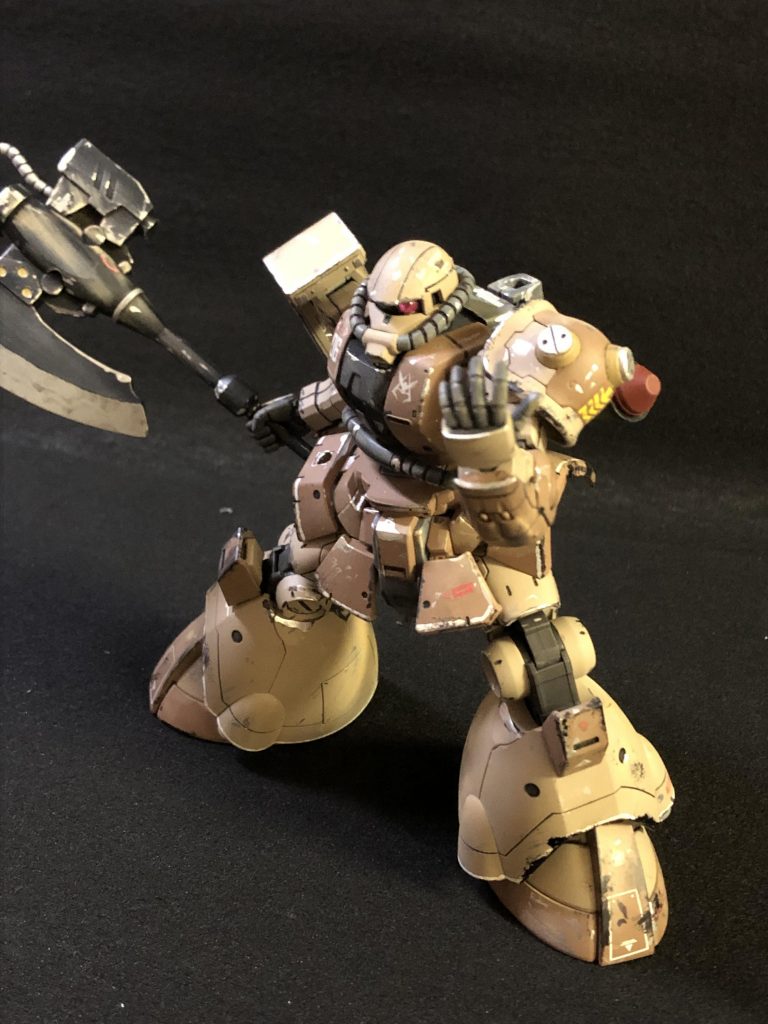 手招きして挑発してる感じに、闘いを好む戦闘狂です