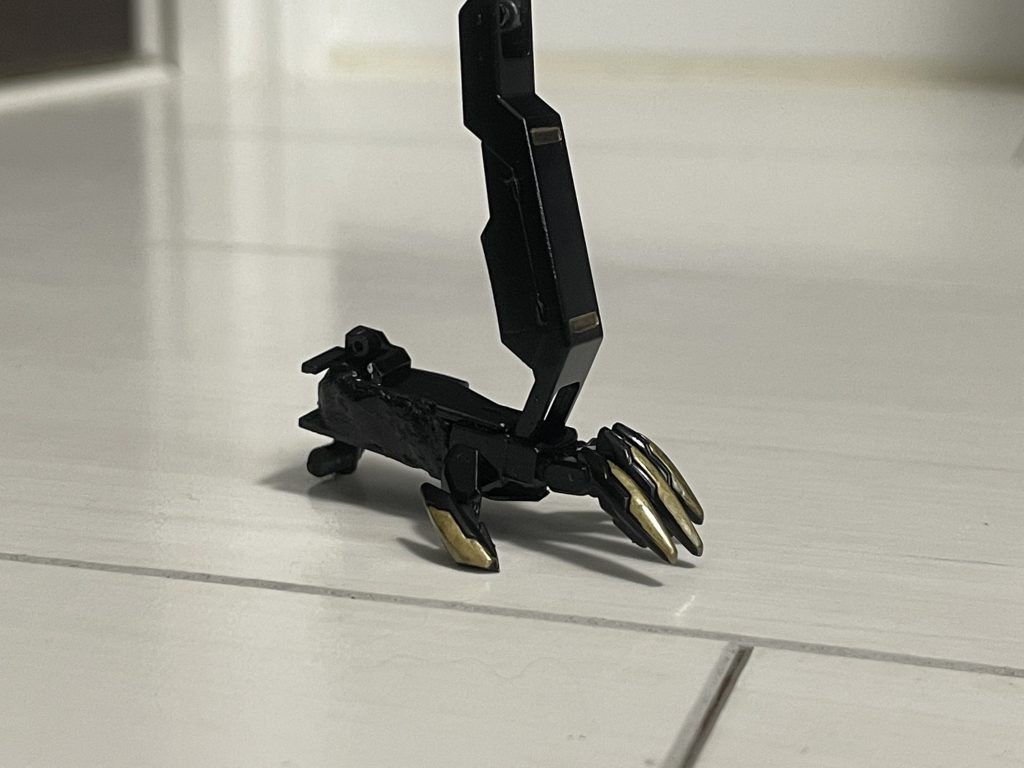 展開状態接続に関しては、内側についてる接続部分をシールド接続用の腕の穴にぶっ刺すだけの簡単仕様アストレイだけではなく、同じシールド接続方法を持つストライクも装備できます…多分、うーんーw…多分ねw多分いけるじゃ…ないんですかねw