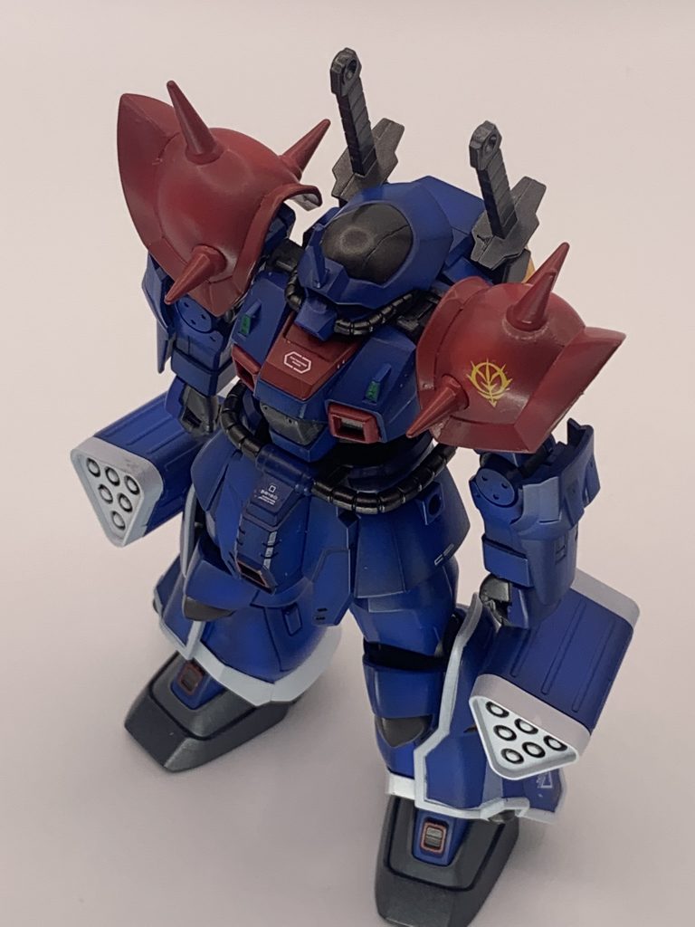 水性ホビーカラーで下地上塗りまでしてファレホのポリウレタンバーニッシュ(艶消し)を一層吹いてみて、あまり艶が消えて無かったので最後にファレホメカカラーサテンバーニッシュを吹き、程よく艶が消えたのでこれで完成としました。