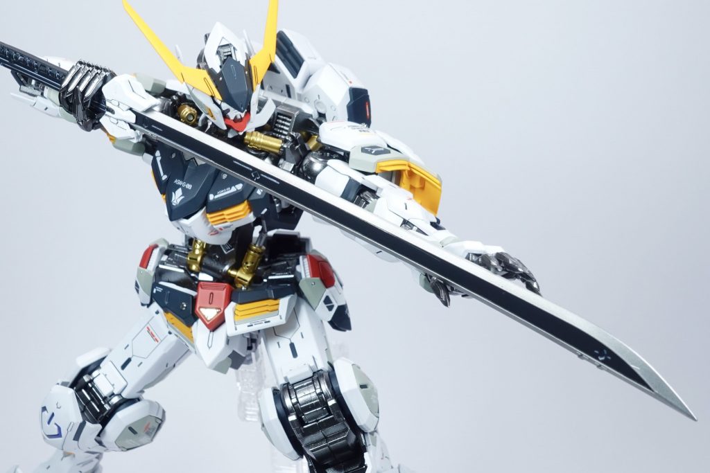 MG ガンダム・バルバトスを渋めのカラーリングで改造&全塗装しました！–4枚目/制作者：ぼうのガンプラCh.