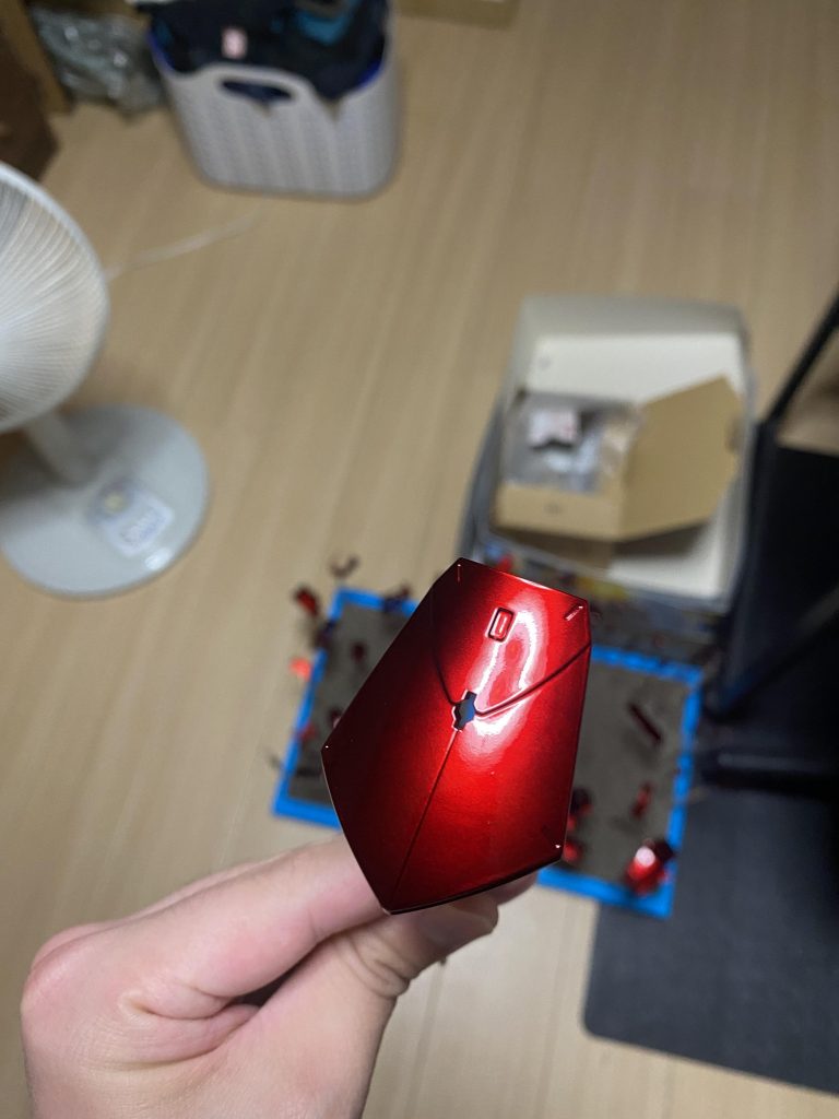 本体塗装後デカール前になりますとてもテカテカで満足いく塗面です。