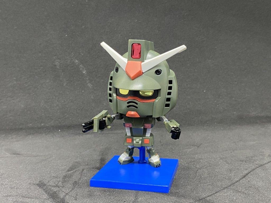 土台は、お台場ガンダムに習って青くしてみました。