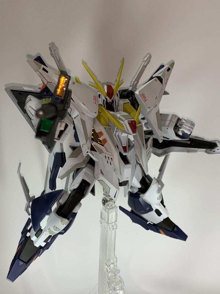 ライフルはグリーンセンサーのみ付属シールを使用。オレンジは光が反射するタイプではなかったので、百均のきらきらシールを切り取って使用。どちらもレジンでコートしています。