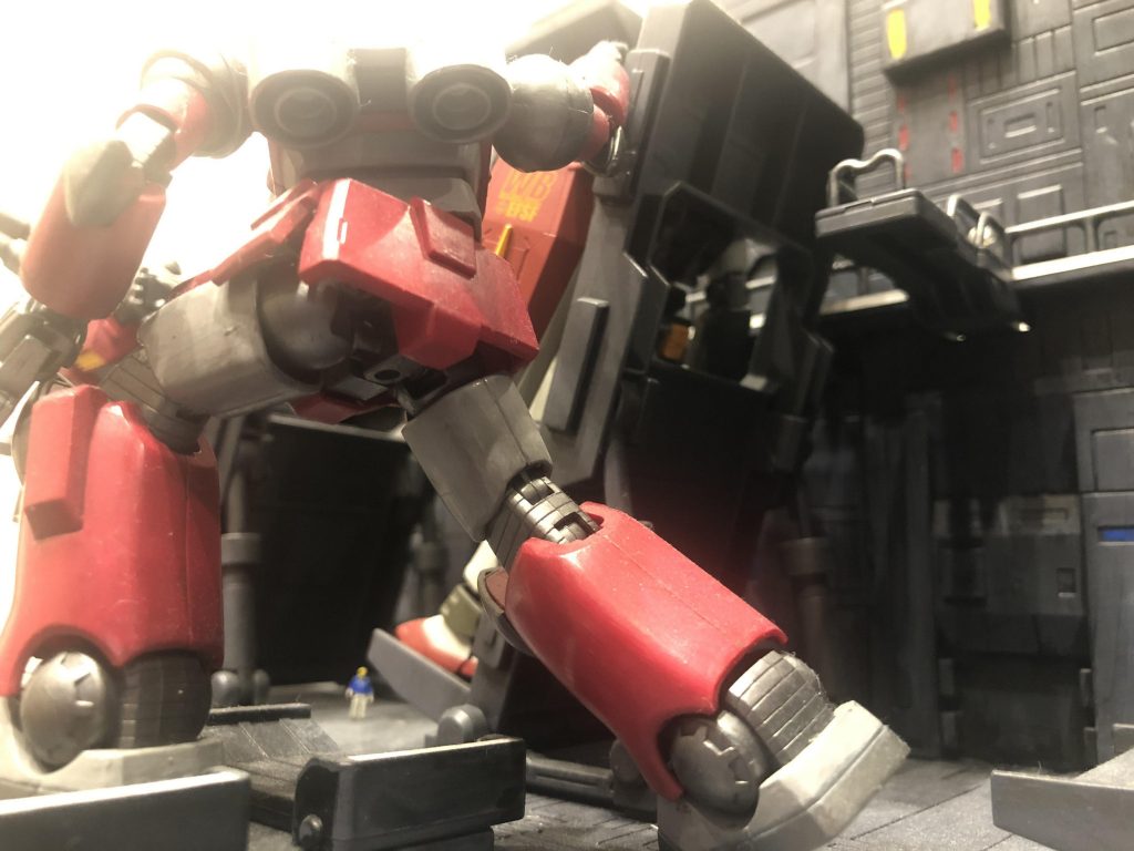 カイ「よ〜し、一番乗りと行きますか! カイ=シデン、ガンキャノン出るぜ〜!!」