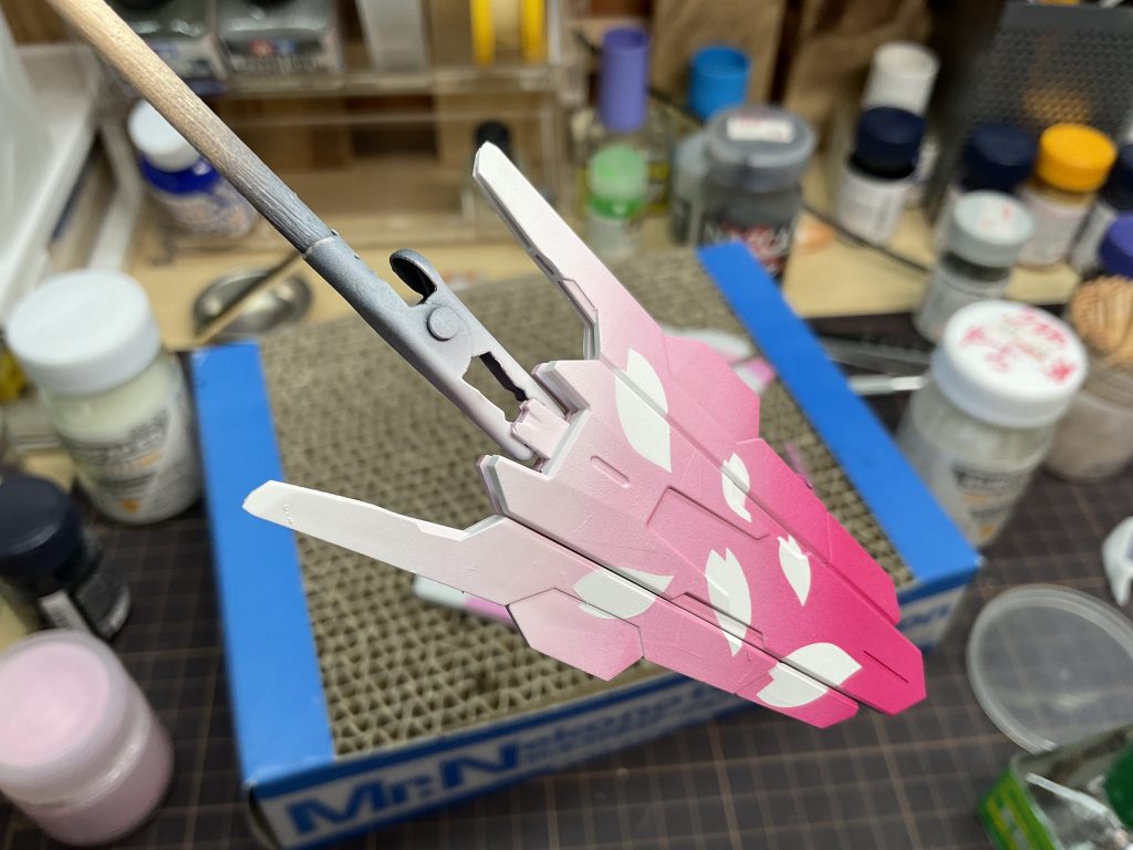 当初はもう少し複雑な模様にしていましたが、イメージと合わなかったのでやり直しました。やり直して良かったのか、後悔とかがありましたがマスキング剥がした瞬間に全部吹き飛びました。やって良かったです＼( 'ω')／