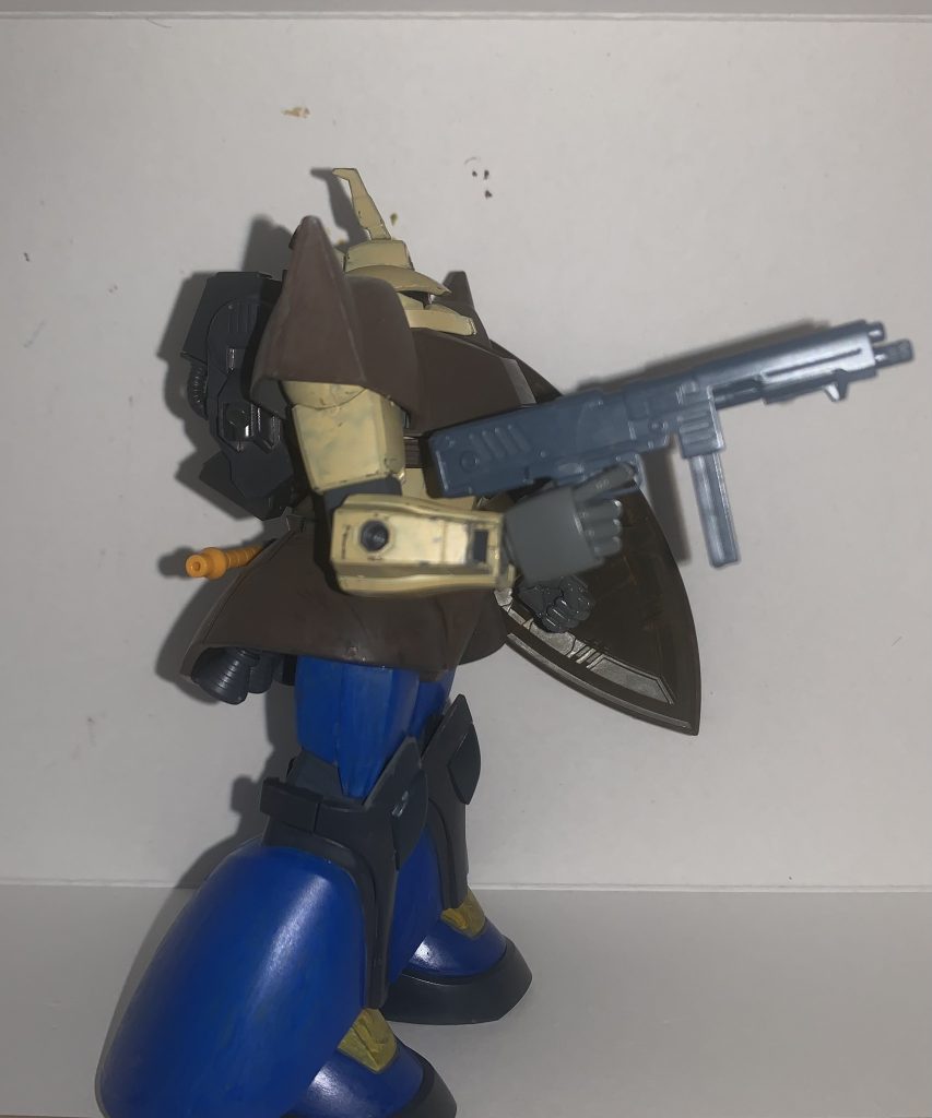 マシンガンとシールド装備状態です。