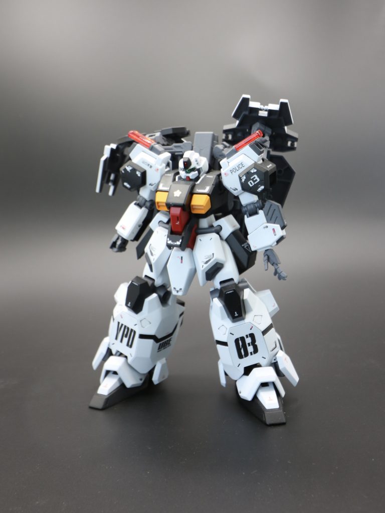 肩にMSGバリスティックシールドからパトランプを接続。シールドは30MMオプションパーツセット3から流用しました。