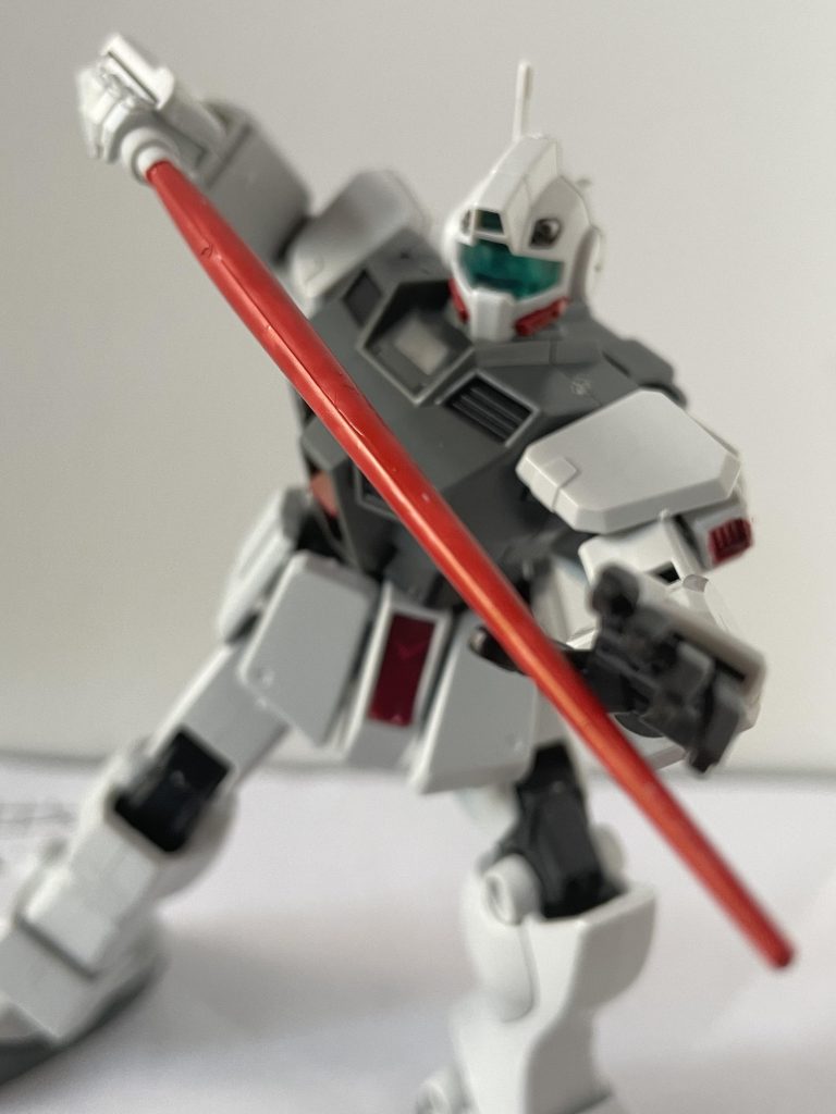 塗装必須?のビームサーベル。自分好みに塗れるから個人的にはいいと思う。なんら問題はない。ポージングにも問題ない。クリアがいいならバックパック用に穴あけて他のやつに対応させるという方法もありかも。総合的な評価素組では多少問題があるが、手を加えると問題なし。従来のキットと遜色ない。あと自分が偉そう!以上!